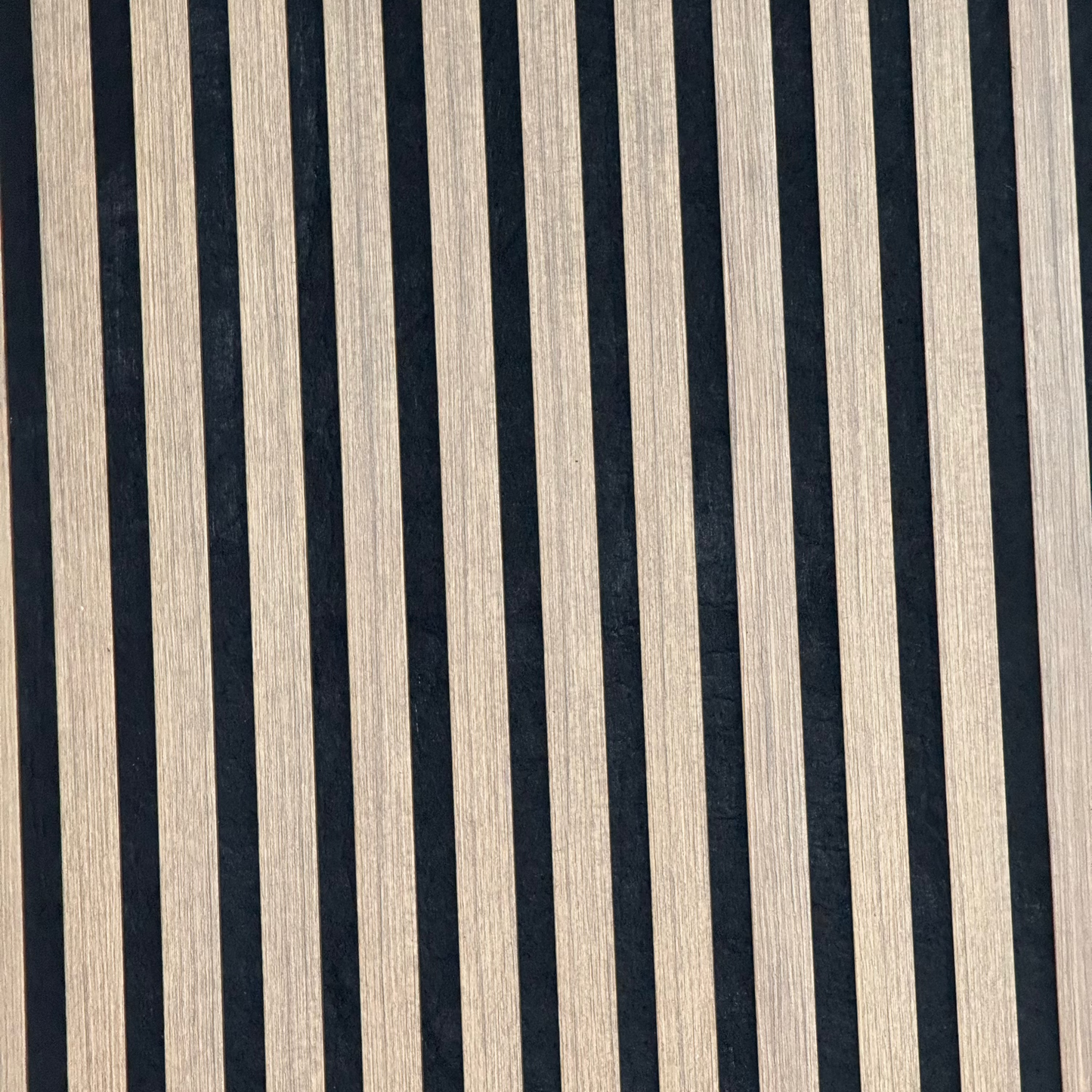 Panou riflaj acustic MDF Lemn 100x280cm, disponibil în Constanța – soluție decorativă și fonoabsorbantă ideală pentru case, birouri sau spații comerciale.