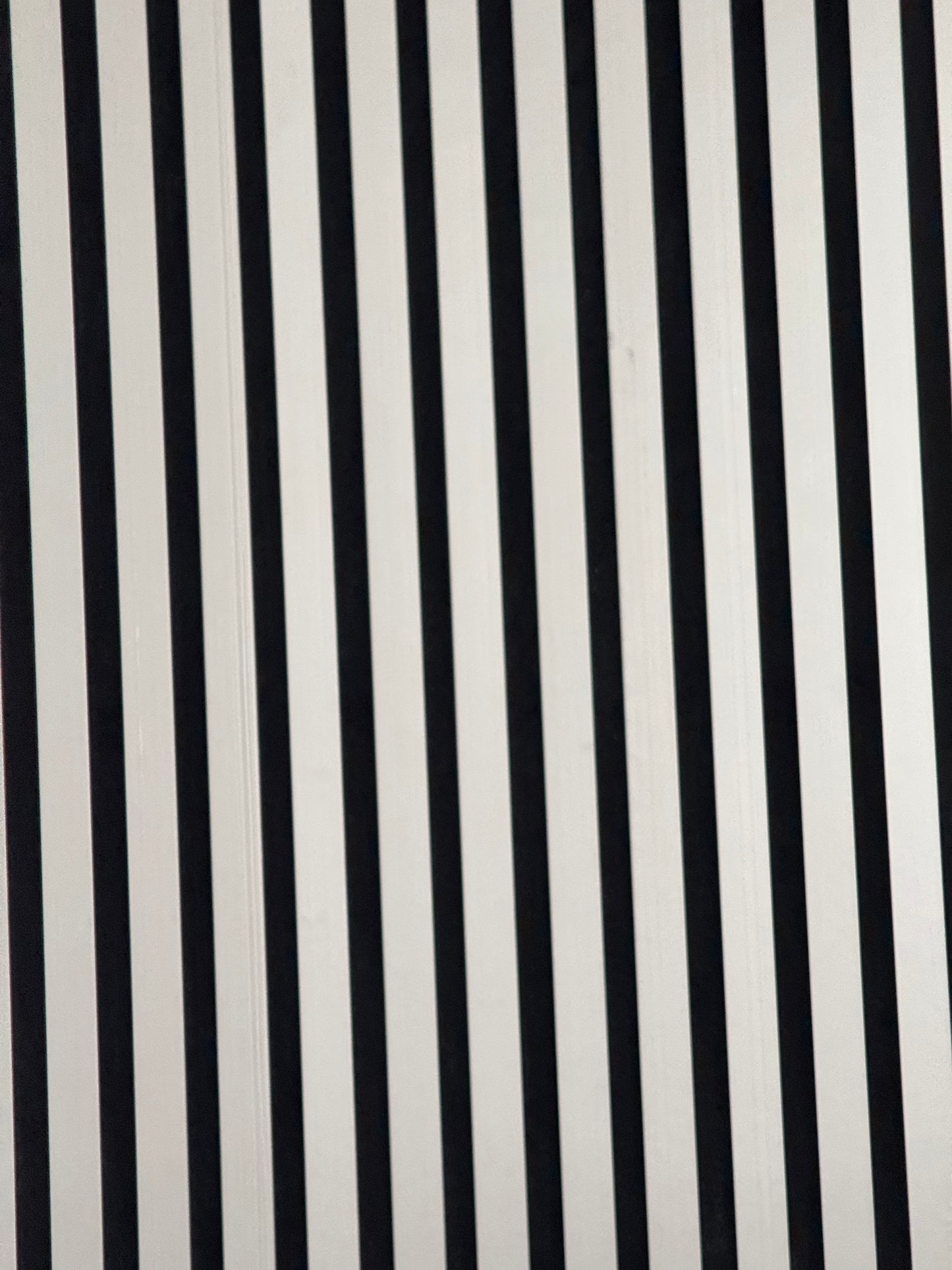 Panou riflaj acustic Bej 100x280cm, disponibil în Constanța – soluție decorativă și fonoabsorbantă ideală pentru case, birouri sau spații comerciale.