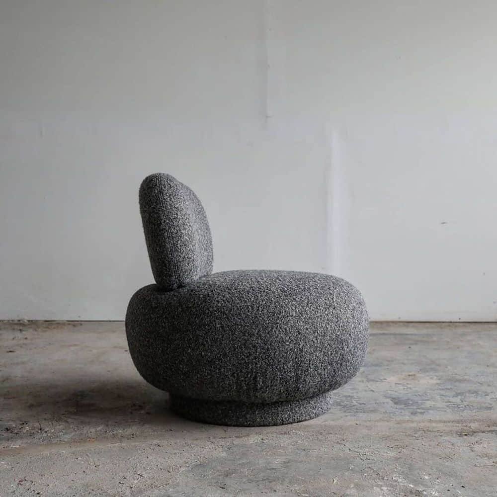 Fotoliu boucle pouf crem cu aspect minimalist si volum generos
