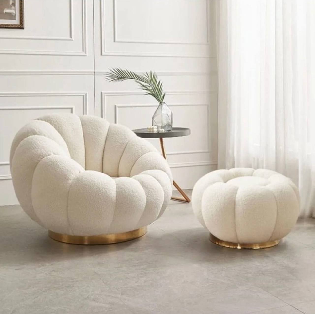 Fotoliu boucle rotativ cu design rotunjit, tapițerie texturată premium, ideal pentru living modern