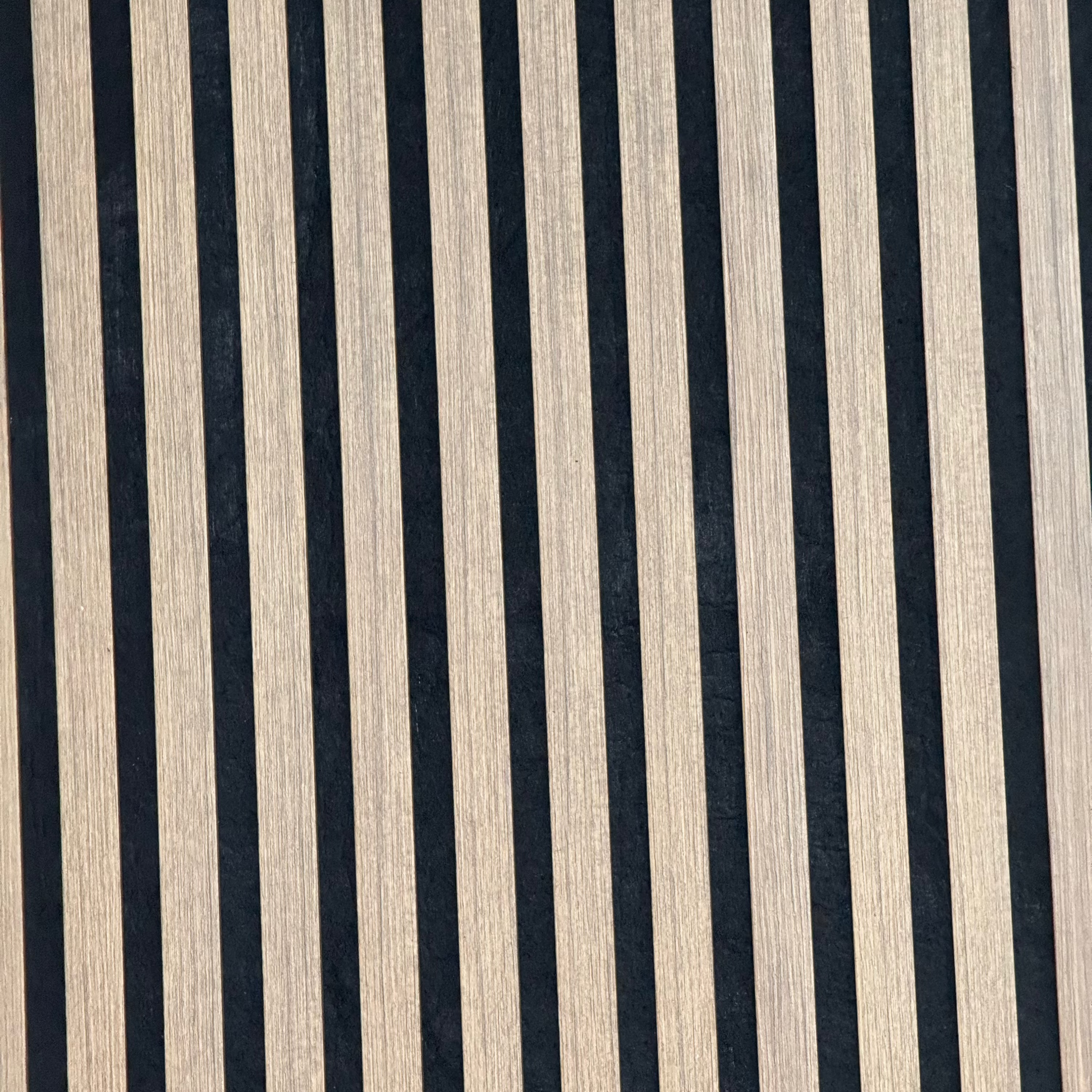 Panou riflaj acustic MDF Lemn 100x280cm, disponibil în Constanța – soluție decorativă și fonoabsorbantă ideală pentru case, birouri sau spații comerciale.