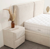 Pat tapitat Felix cu design elegant si tablie moderna