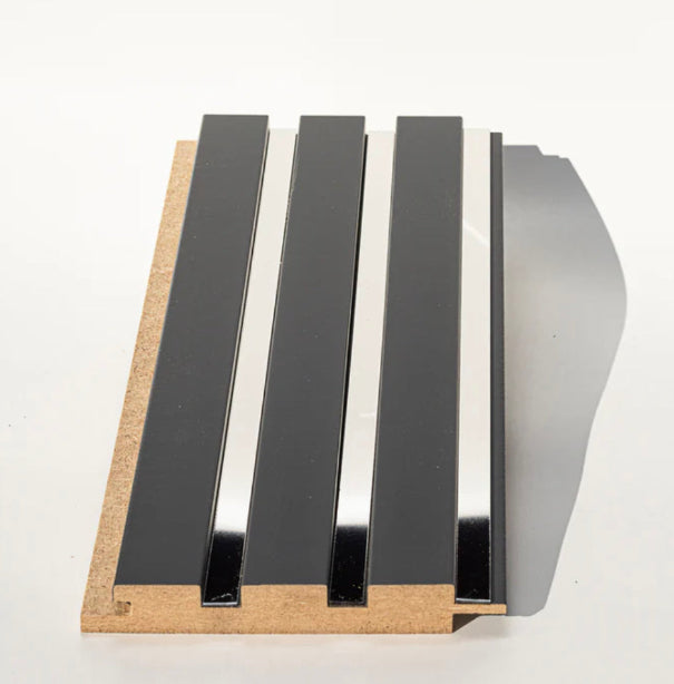 Riflaj decorativ din MDF Gri Antracit cu inserții Silver Mirror – ideal pentru decor interior modern și elegant