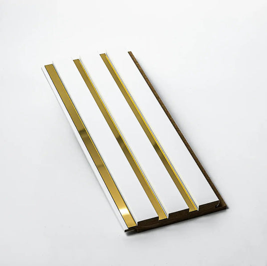 Riflaj decorativ din MDF albcu inserții aurii – ideal pentru decor interior modern și elegant.