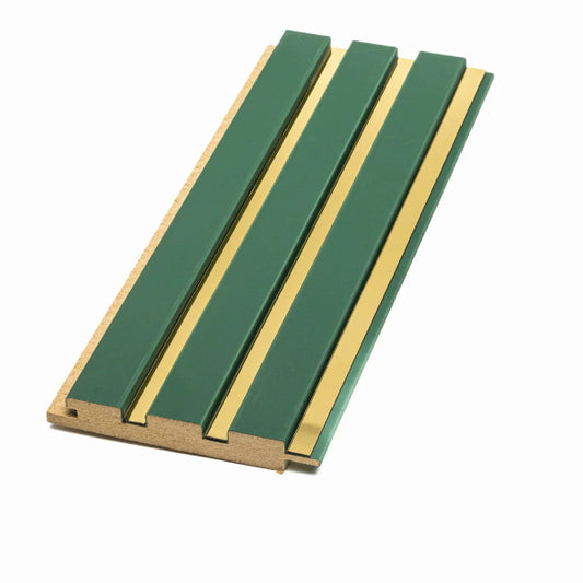 Riflaj decorativ din MDF verde cu inserții aurii – ideal pentru decor interior modern și elegant.