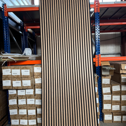 Panou riflaj acustic MDF Lemn 100x280cm, disponibil în Constanța – soluție decorativă și fonoabsorbantă ideală pentru case, birouri sau spații comerciale.