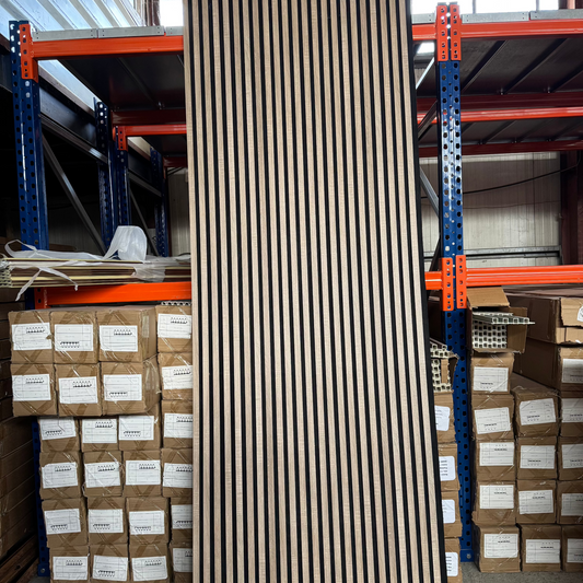 Panou riflaj acustic MDF Lemn 100x280cm, disponibil în Constanța – soluție decorativă și fonoabsorbantă ideală pentru case, birouri sau spații comerciale.