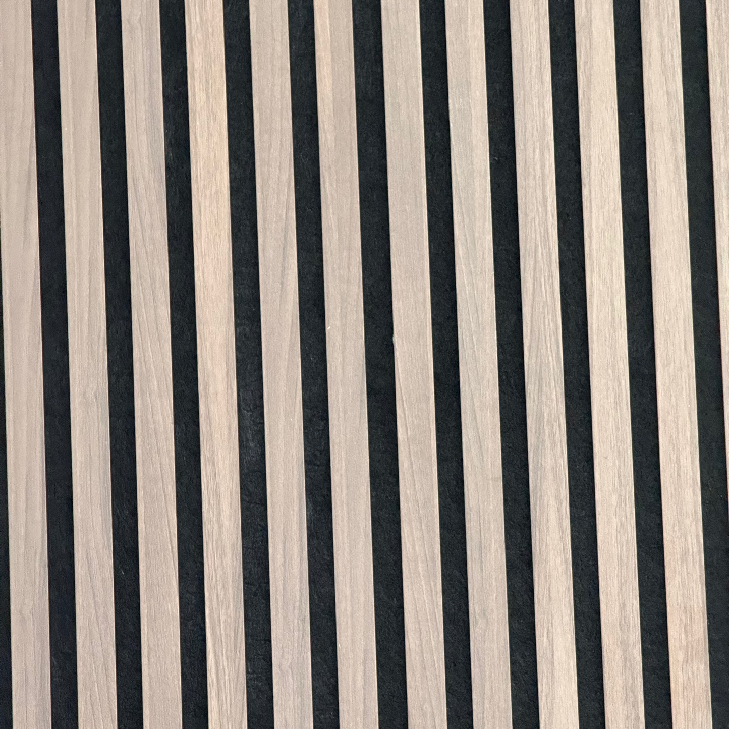 Panou riflaj acustic MDF Lemn 100x280cm, disponibil în Constanța – soluție decorativă și fonoabsorbantă ideală pentru case, birouri sau spații comerciale.