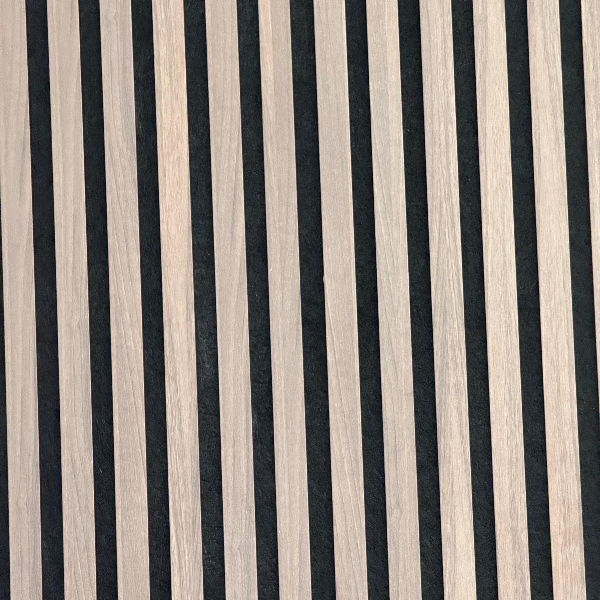 Panou riflaj acustic MDF Lemn 100x280cm, disponibil în Constanța – soluție decorativă și fonoabsorbantă ideală pentru case, birouri sau spații comerciale.