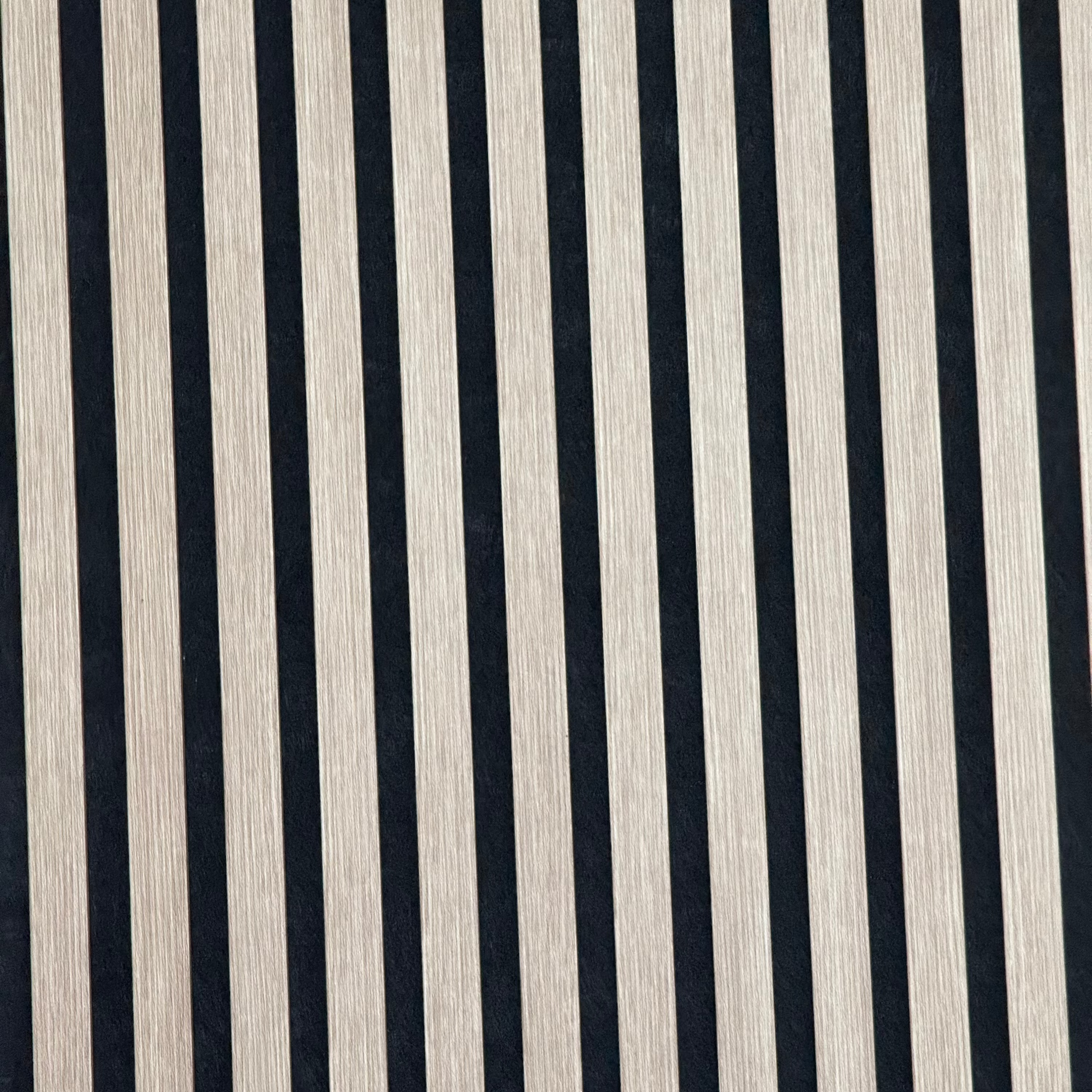 Panou riflaj acustic MDF Lemn 100x280cm, disponibil în Constanța – soluție decorativă și fonoabsorbantă ideală pentru case, birouri sau spații comerciale.