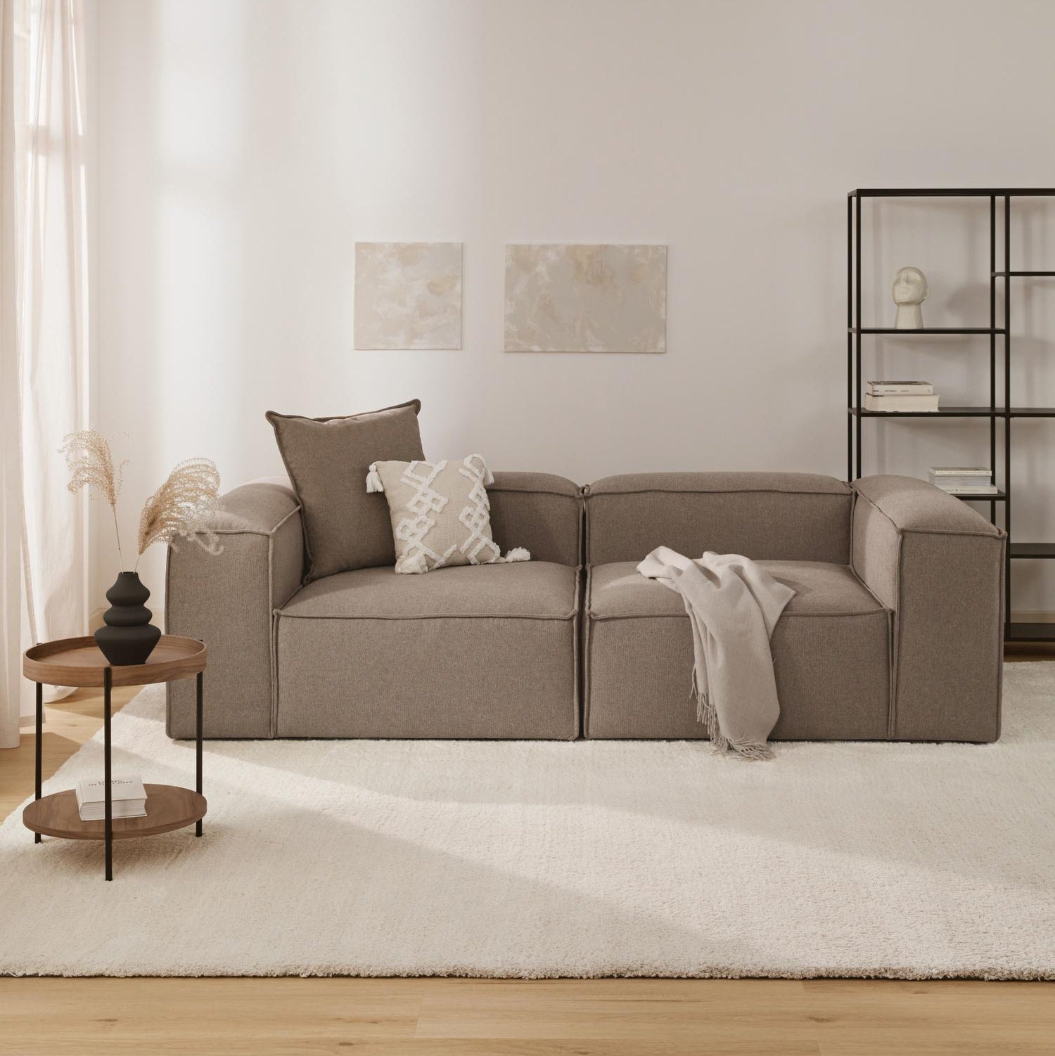 Canapea modulara Frame Calm amplasata in living modern