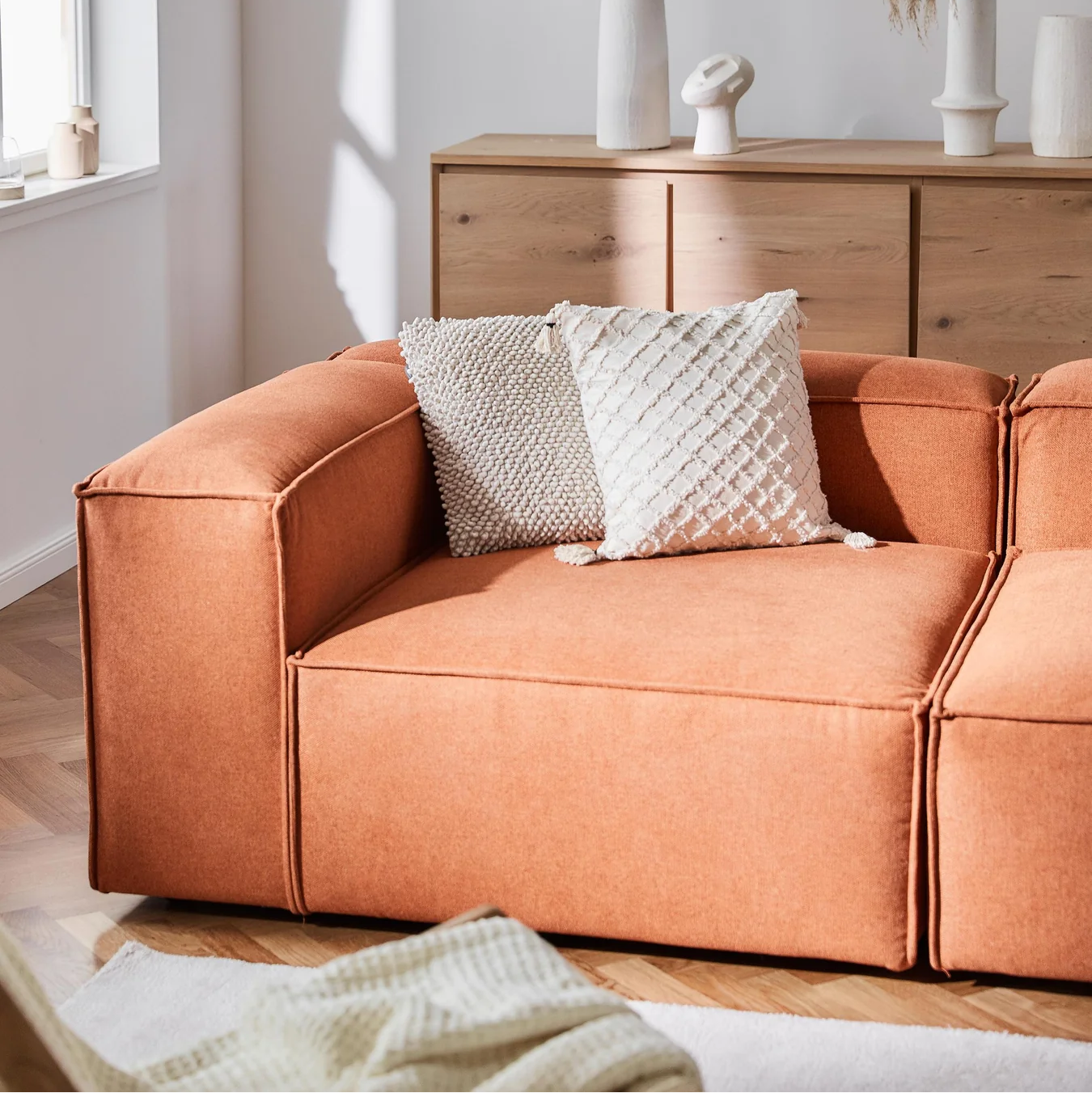 Canapea modulara Frame Cinnamon cu design modern, sezut generos si structura modulara